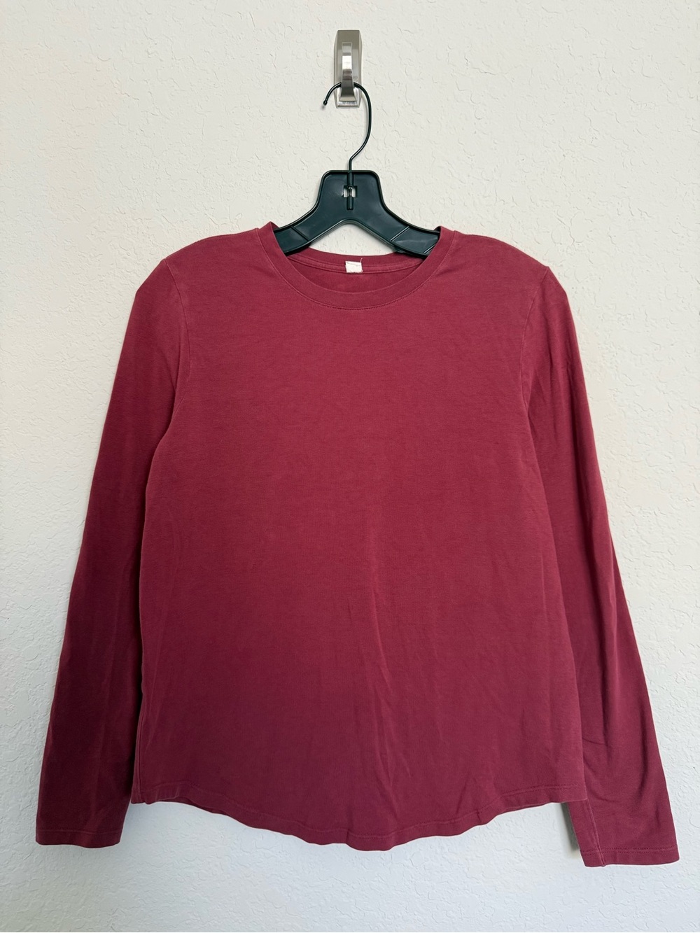 Lululemon Burgundy Womens Long Sleeve T-Shirt Sz 6 Curve Hem Athleisure Lounge